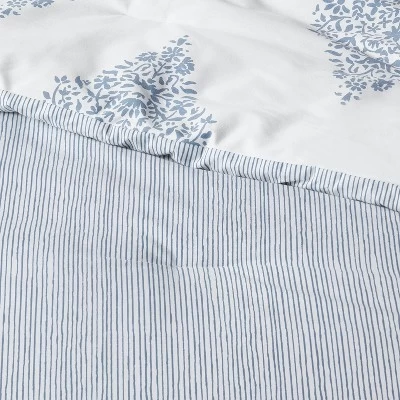 Reversible Medallion Family-Friendly Comforter & Sham Set White/Blue - Threshold™ 5 Reversible Medallion Family-Friendly Comforter & Sham Set White/Blue - Threshold™ - Image 5